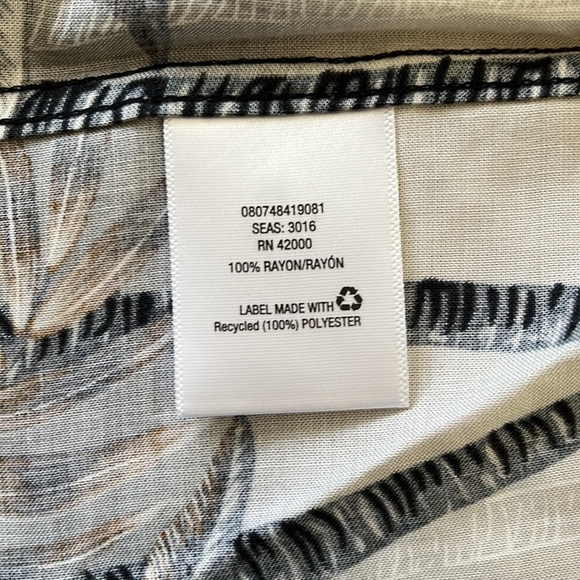 NWT Basic Edition Hawaiian Shirt ISLAND SHORES
Tropical Aloha Shirt Midnight - Picture 7 of 8